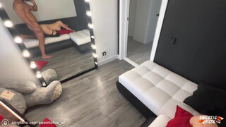 Милашка Sweetie Fox красиво заглатывает член, лучше только в анал ебется